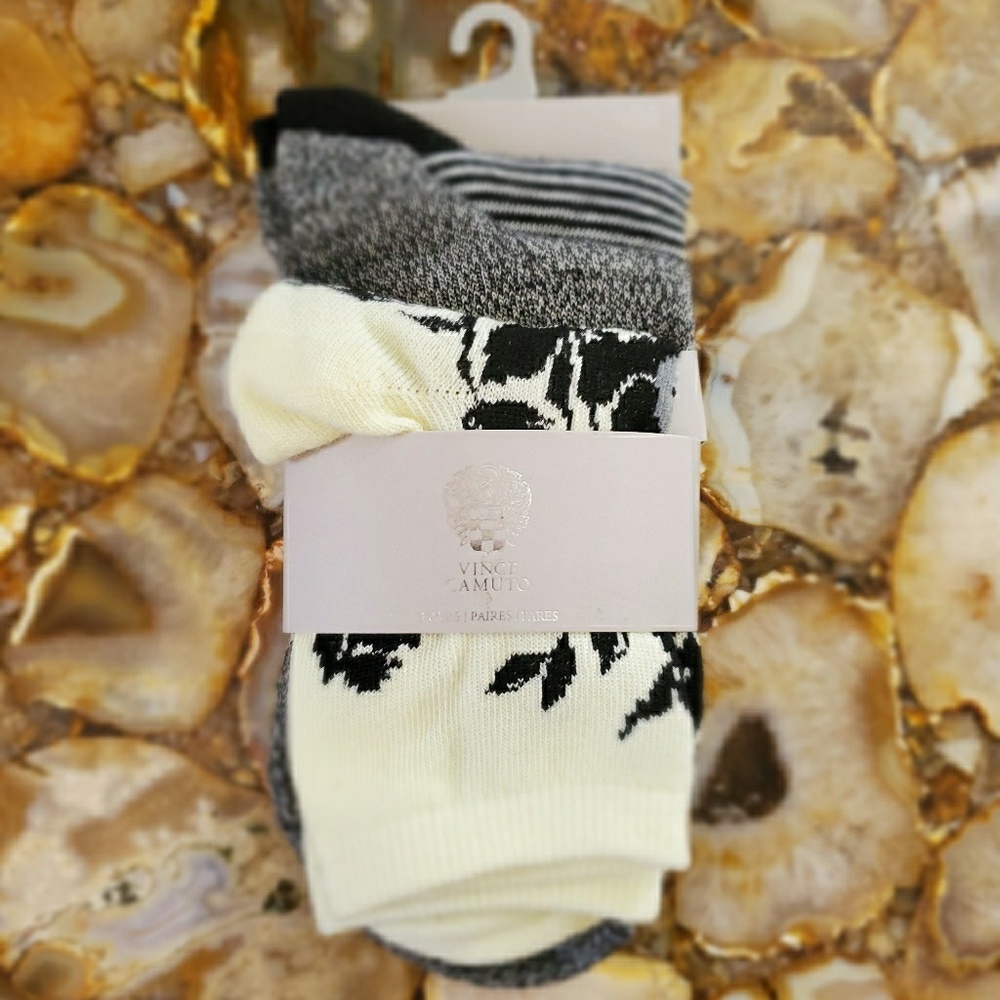 Vince Camuto 3 pack crew socks black and off white